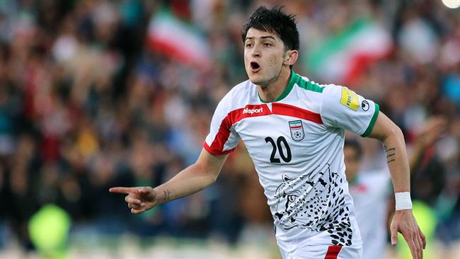 Striker Iran Yang Dijuluki "Messi Iran" Umumkan Pensiun Demi Kesehatan Sang Ibu